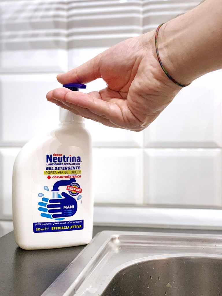 Sapone detergente per mani mente viene utilizzato